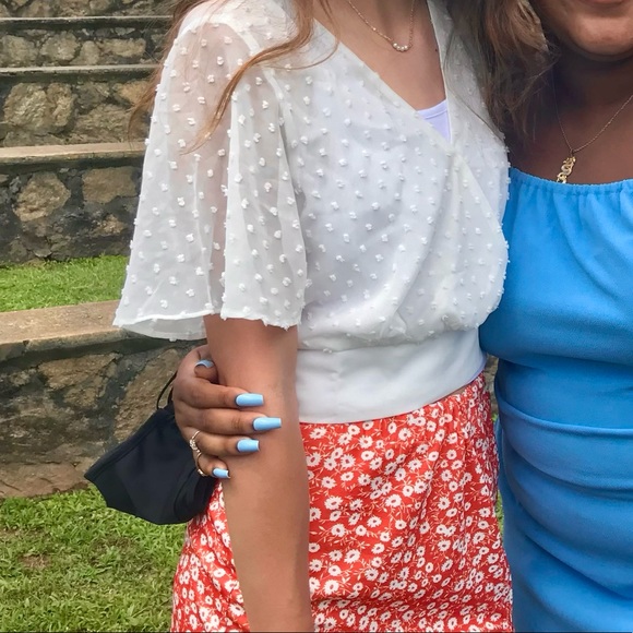 Cute V-neck Flowy Arm Crop top - Picture 2 of 4